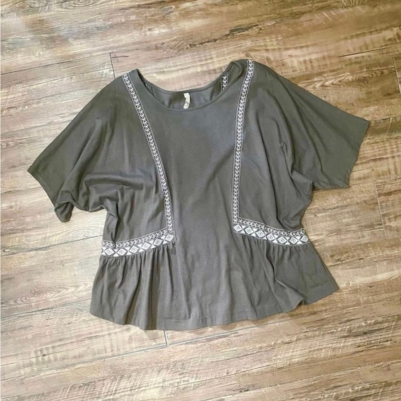 Dark olive top with white embroidered detail - Picture 2 of 7